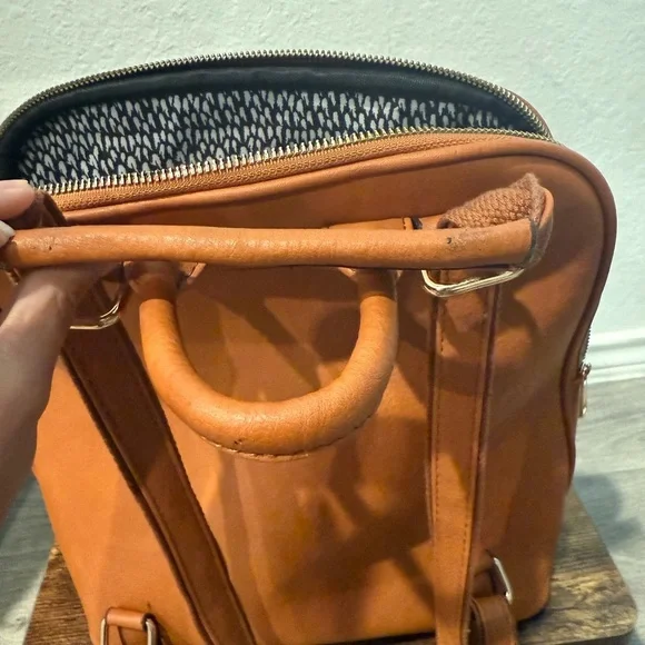 Purse/Backpack - Picture 8 of 16